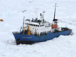 Fuertes vientos y lluvia impiden rescate de buque ruso en la Antártica