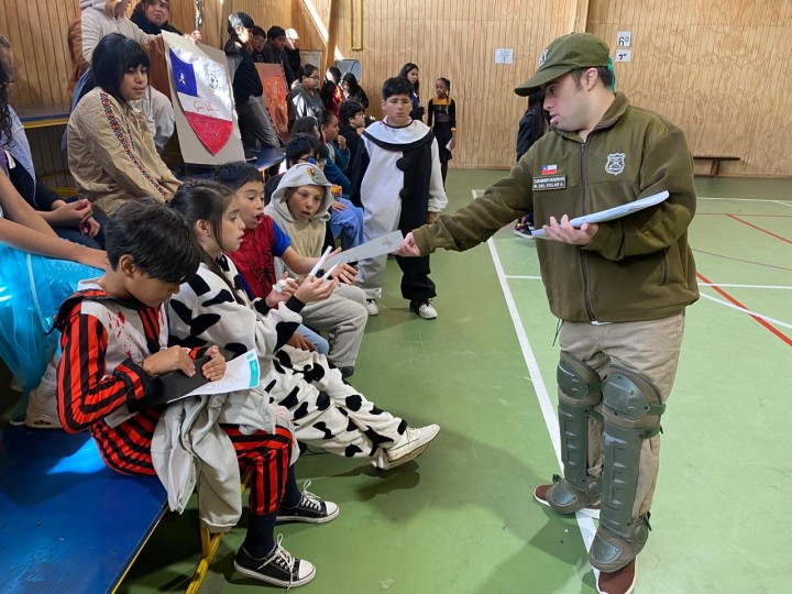 Carabineros De La Oficina De Integraci N Comunitaria Realizan Actividad