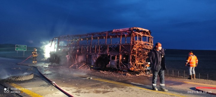 Incendio Destruy Bus De Transporte De Pasajeros Elpinguino