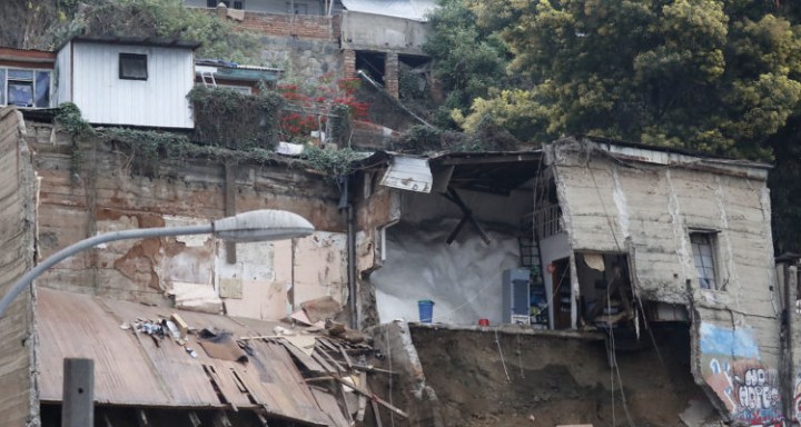 Revelan identidad de 2 de 6 víctimas fatales en tragedia en Valparaíso