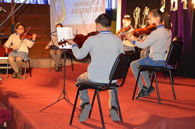 Foto Presentación Grupo de Cuerdas. Escuela Argentina