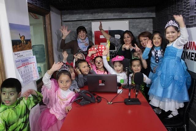 NIÑOS EN PINGUINO RADIO LV 7.JPG-211668126