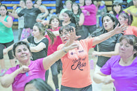 mujeres bailando