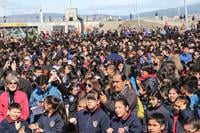 estudiantes cantan a magallanes