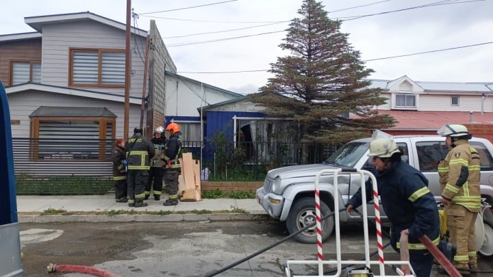 Incendio en Villa Las Nieves: Rápida Acción de Bomberos Evita Mayores Daños