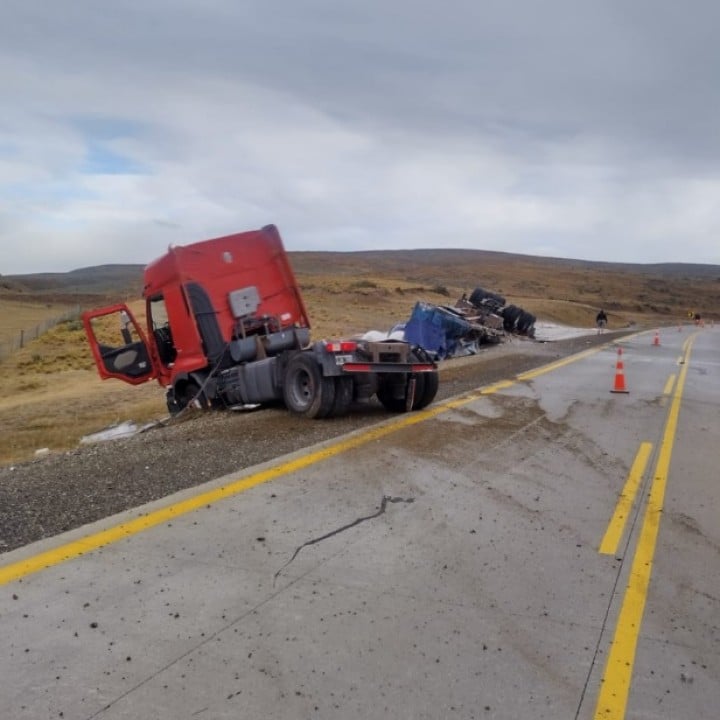 Ocupantes De Camión Con Lesiones Leves Tras Volcamiento En La Ruta ...