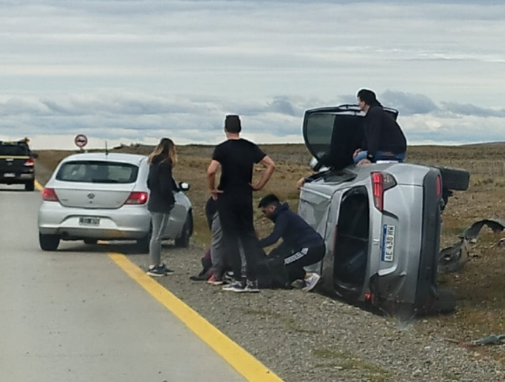 Se Registró Volcamiento Camino A Cerro Sombrero | ELPINGUINO.COM