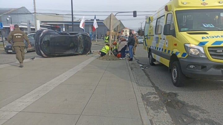 Dos Personas Lesionadas Dejó Volcamiento En Céntrica Intersección De ...