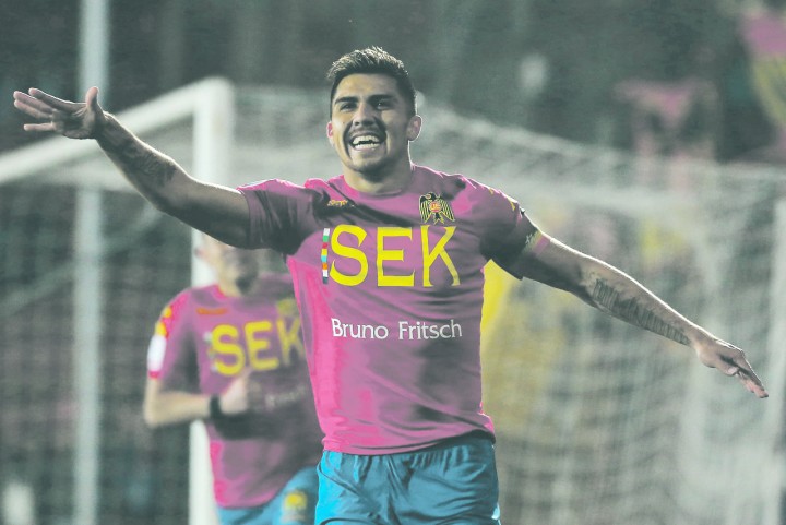 César Pinares vuelve a enfrentar a la “U” y Colo Colo en el mercado ...